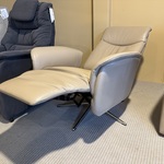 Relaxfauteuil, beige leder, elektrisch verstelbaar
